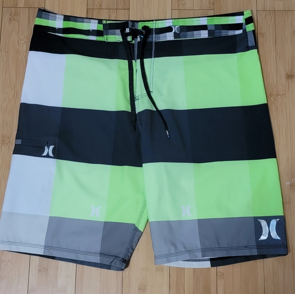 Shorts - Picture 2 of 6